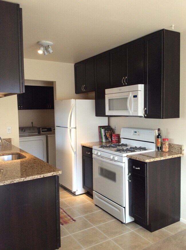 Building Photo - 2710 Glenbridge Ct