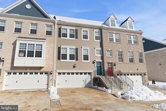 Building Photo - 1715 Water Xing Rd