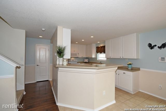 Building Photo - 5723 Columbia Dr