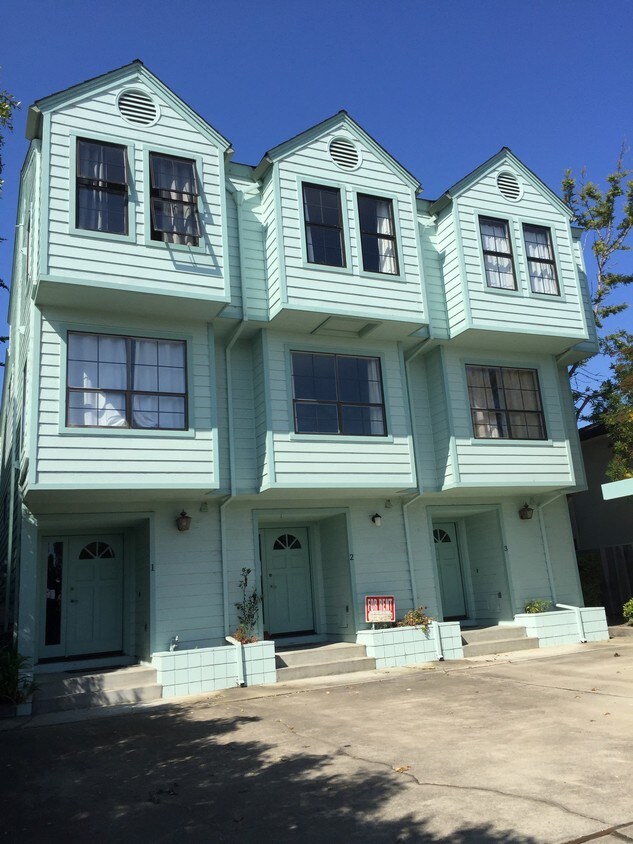 exterior of triplex - 363 Spencer St