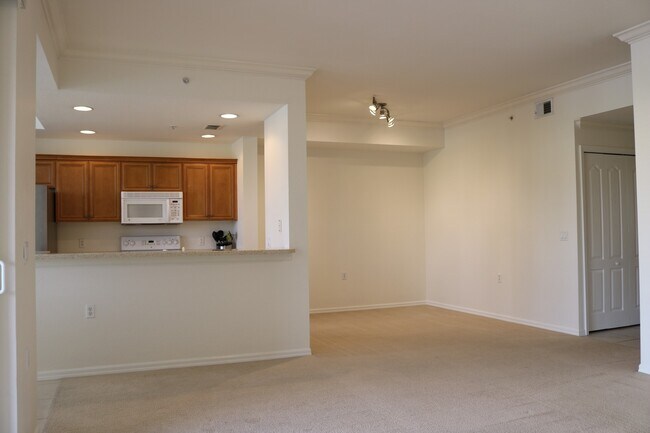 Foto del edificio - 2 bed/2 bath Condo in Popular Osprey Cove! Lake Views!!