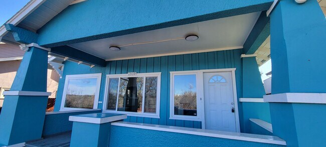 Foto del edificio - Enjoy The River Breeze On The Front Porch