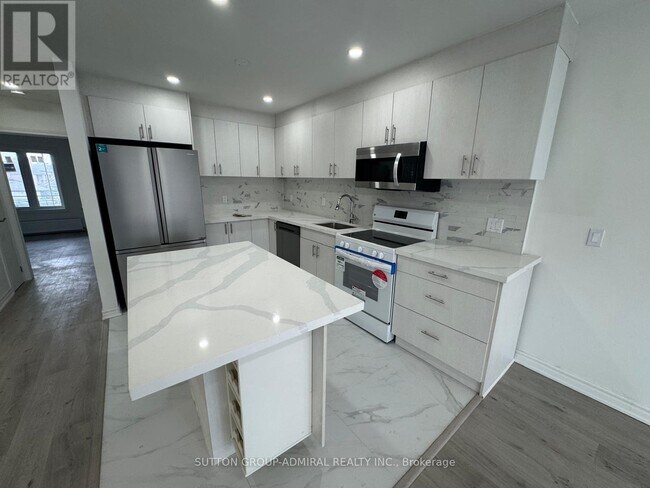 Photo du bâtiment - UPPER - 2986A DUFFERIN STREET