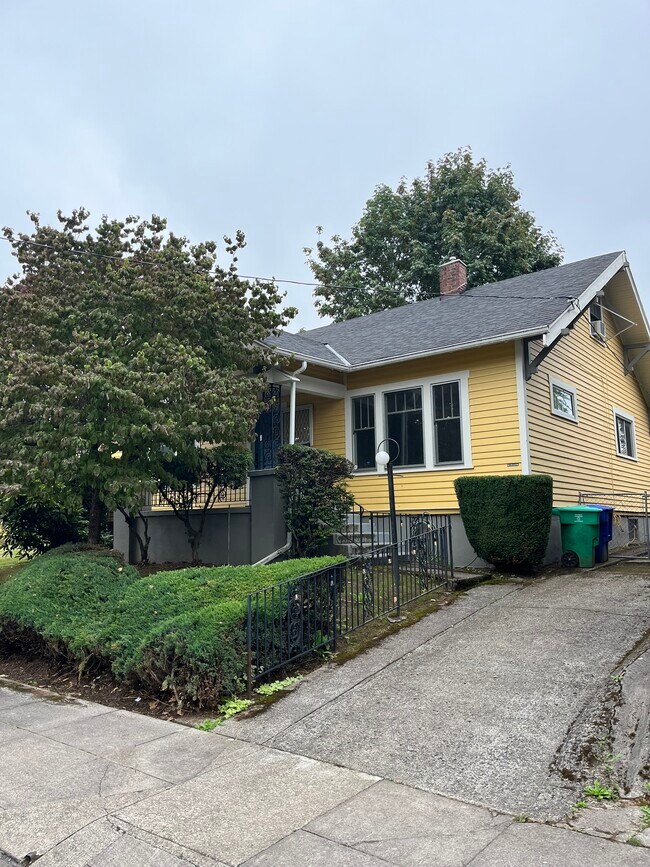 Building Photo - 4714 SE Salmon St