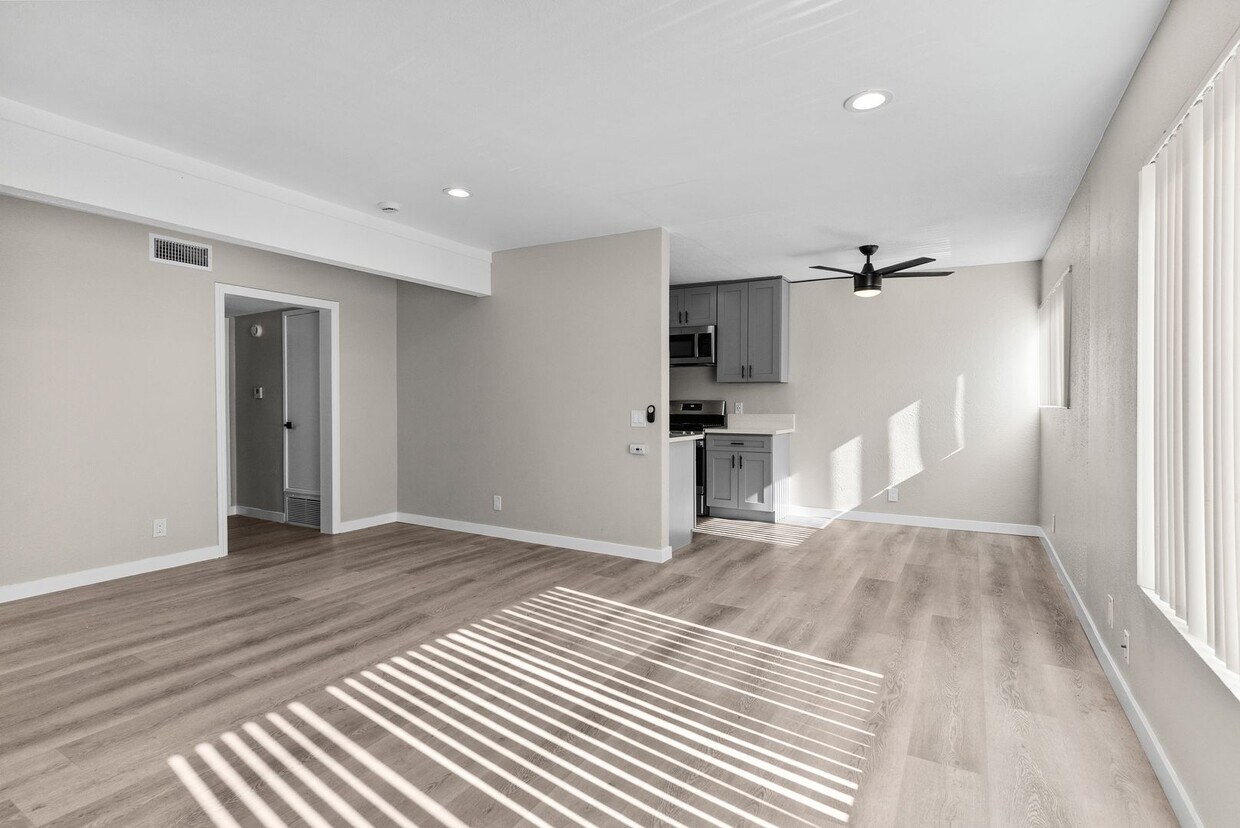 Foto principal - 8101 Larson Ave