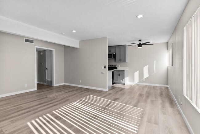 Foto del interior - 8101 Larson Avenue