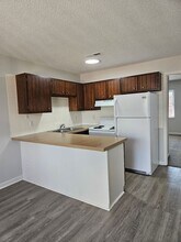 Building Photo - 515 Green Valley Dr