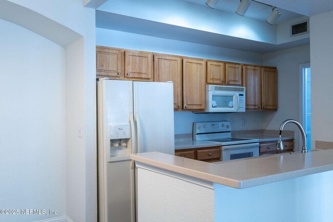 Foto del edificio - 10075 Gate Pkwy N