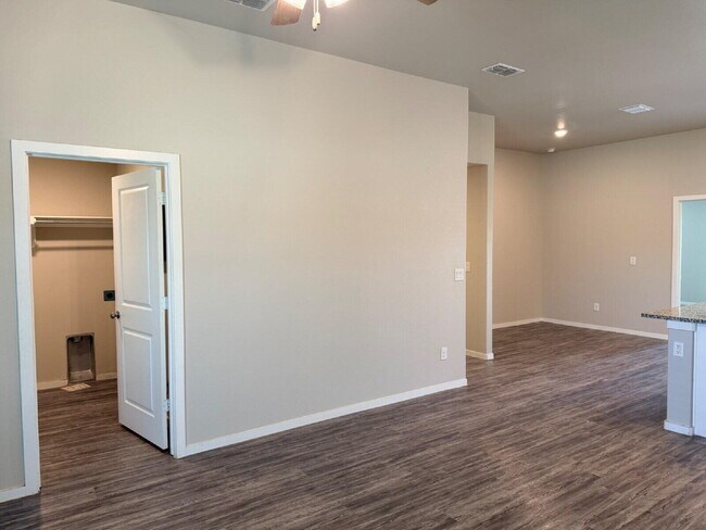 Building Photo - 2120 N Texas Ave