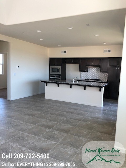 Building Photo - Bonadelle Neighboorhood 3 STORY HOME! VACANT! Apply now to schedule viewing.