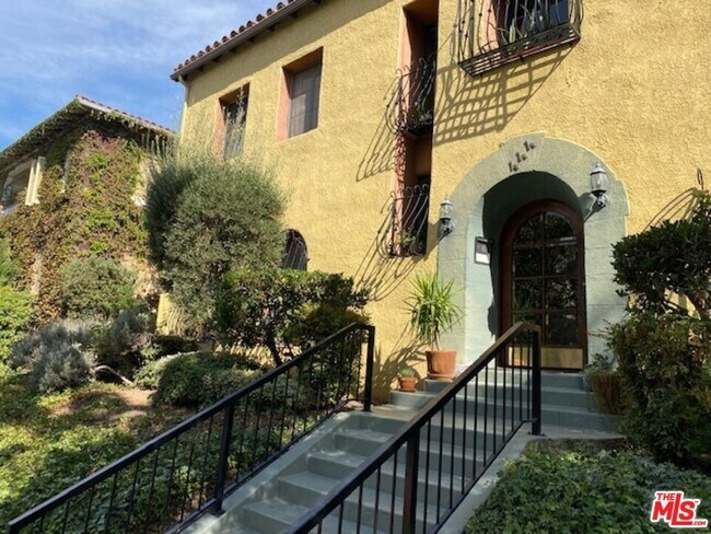 Foto del edificio - 444 N Sycamore Ave