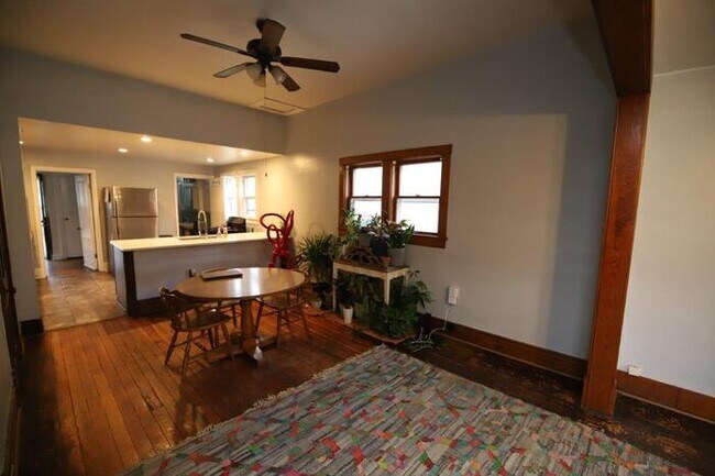 Building Photo - 3BD/2BA Single Family Home
