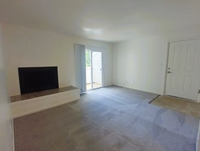 Building Photo - 600 Reusens Rd