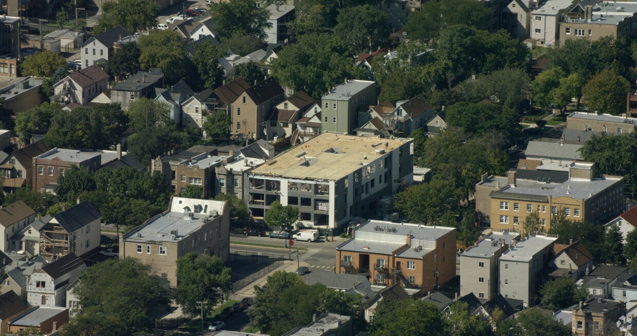 Aéreo - 1654 N Kedzie Ave