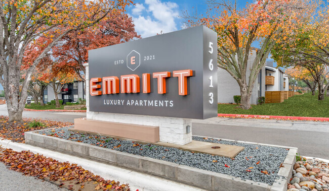 Building Photo - Emmitt Luxury Apartments