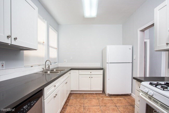 Building Photo - 1 br, 1.5 bath Duplex - 3514 Raymond Avenue 2