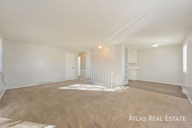 Foto del edificio - 5 Bedroom, 2 Bath in Arvada!!!