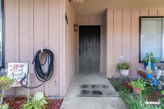 Foto del edificio - Charming 2BR Condo in Fresno
