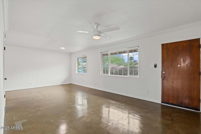 Building Photo - 2408 W Weldon Ave