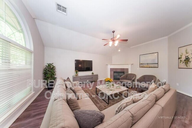 Building Photo - 7921 Azurewood Dr