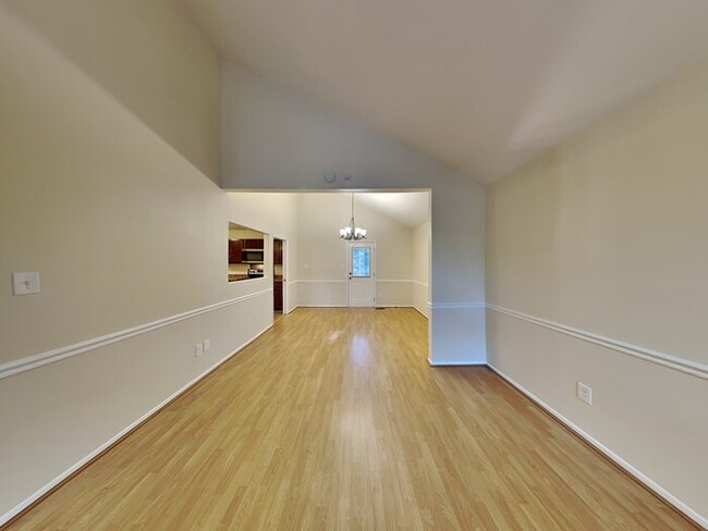 Building Photo - Apply Today!