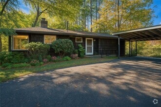 Building Photo - 796 Wesley Dr NW