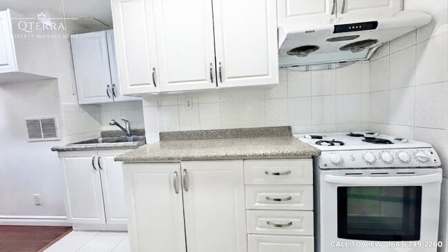 Photo du bâtiment - 328 Williamson Dr W