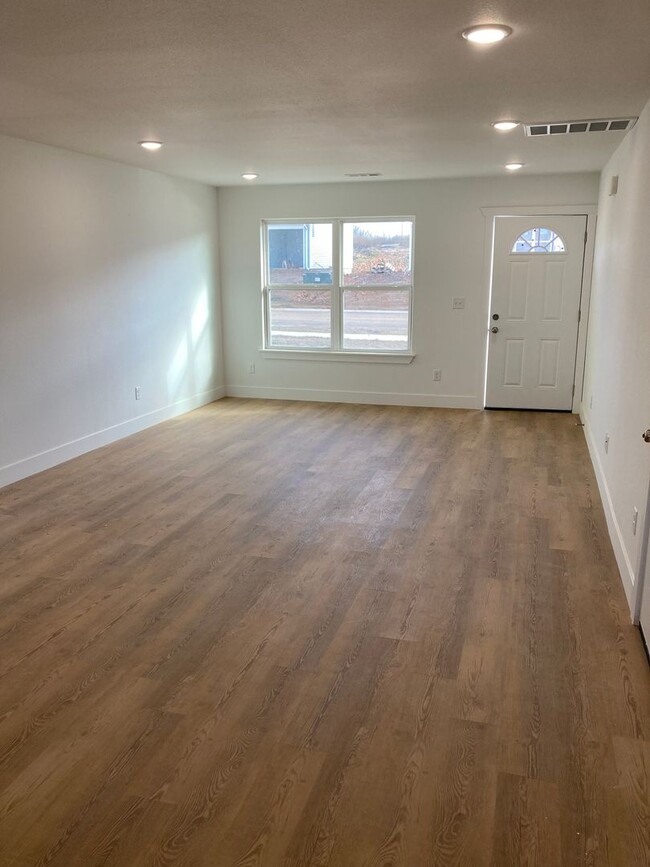 Foto del edificio - 3 Bedroom, 2.5 Bath New Duplex!