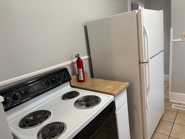 Foto del edificio - Beautiful 2 bed/ 1 bath