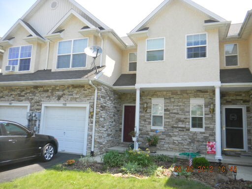 Primary Photo - 195 Maple Ct