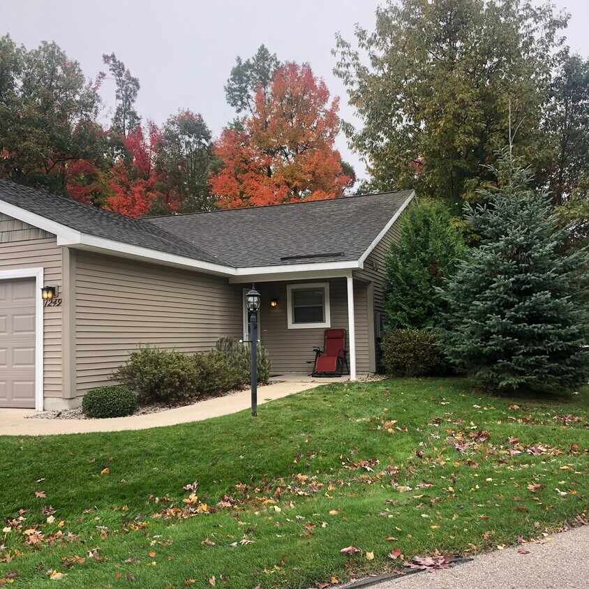 1186 Terrace Bluff Dr, Traverse City, MI 49686 Townhome Rentals in