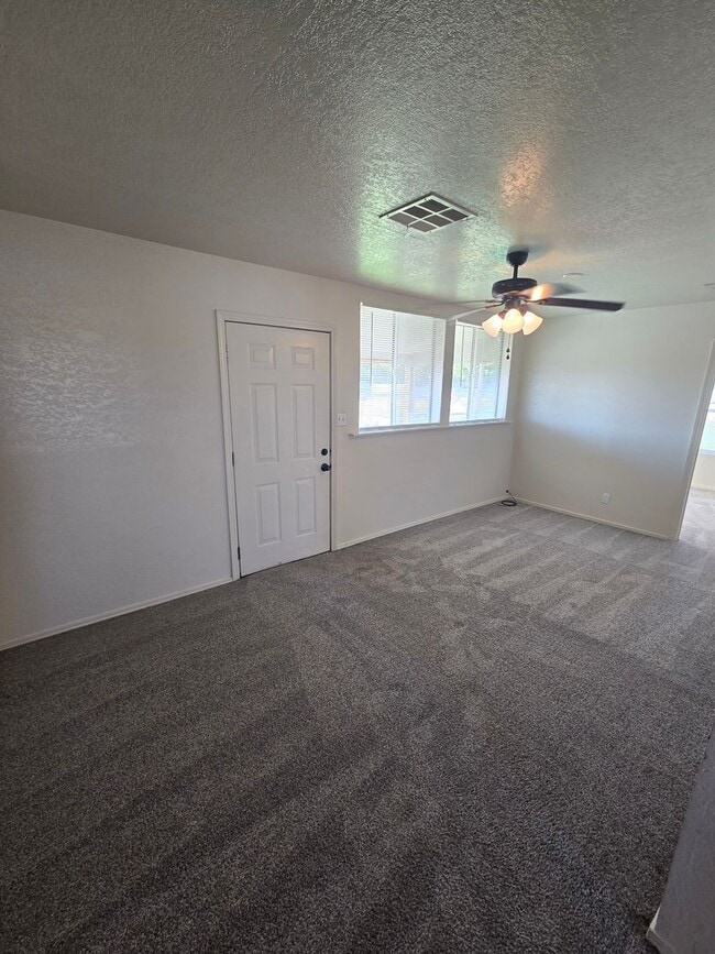 Building Photo - Turlock!