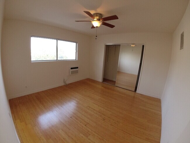 Building Photo - 3105 S Durango Ave