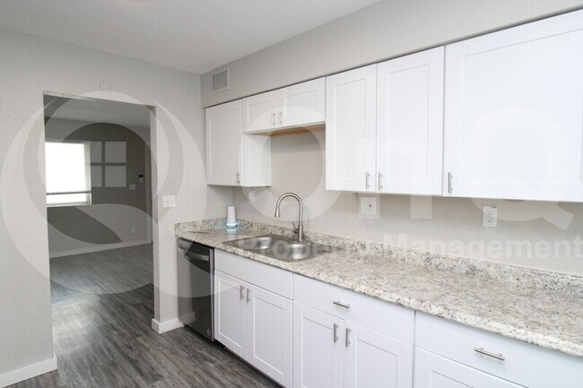 Foto del edificio - 2210 W Devonshire Ave