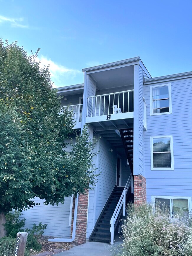 Building Photo - 3121 S Tamarac Dr