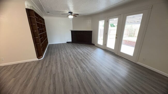 Building Photo - 418 W Lupton St