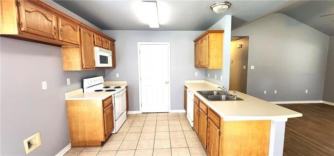 Building Photo - 6 Deforest Dr