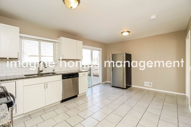 Building Photo - Charming 3 Bedroom Home in Kansas City!