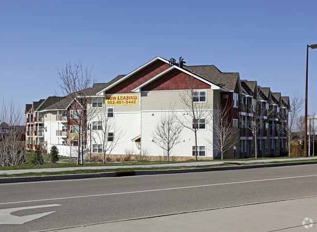 Primary Photo - Gateway Place Apartments