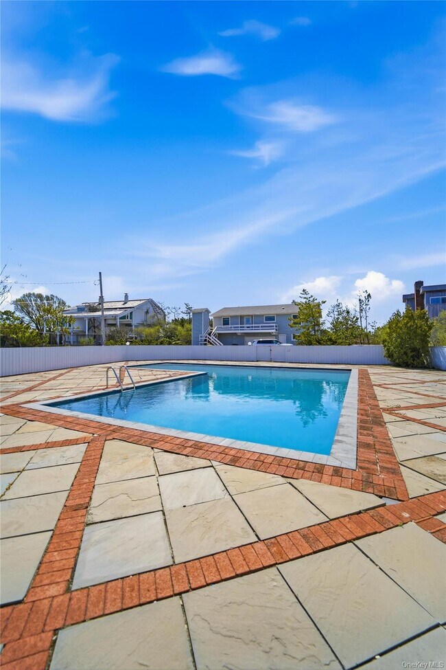 Building Photo - 355 Dune Rd