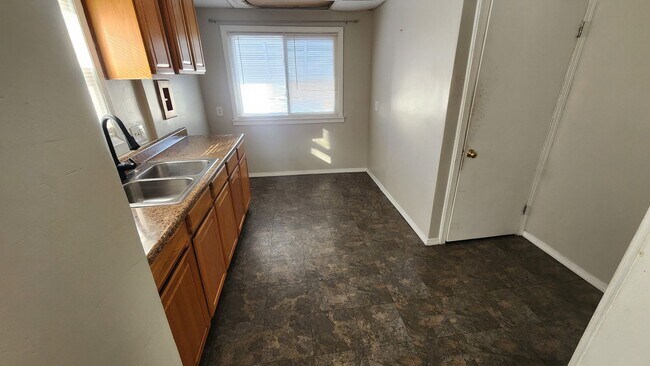 Foto del edificio - 3 bed 1 bath