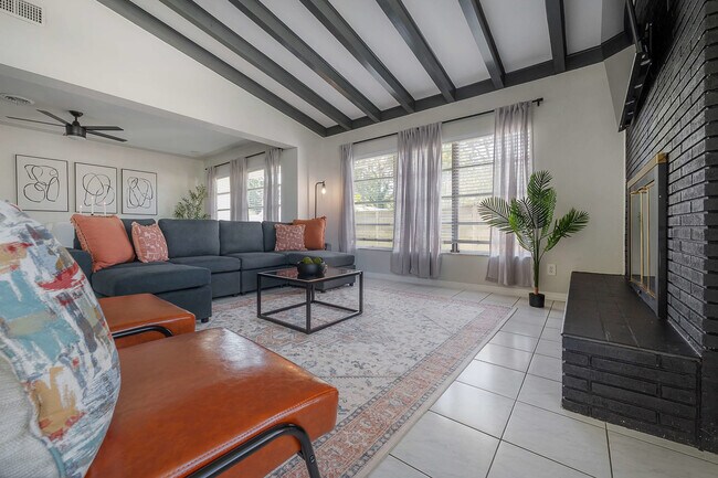 Foto del edificio - 4301 N Albany Ave