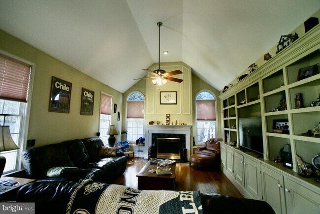 Building Photo - 209 Fairfield Dr