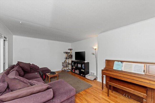 Building Photo - 559 Edson Ave