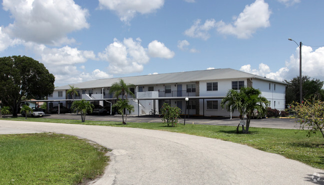 Building Photo - Lorain Apartments