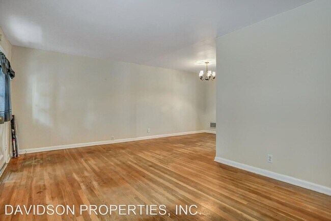 Foto del edificio - 3 br, 1 bath House - 303 Sumner