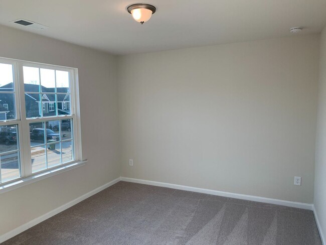 Building Photo - Resort life for your family in the Palisades!