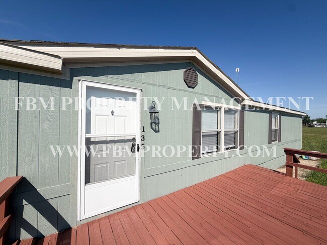 Foto del edificio - 135 SE County Rd 3144