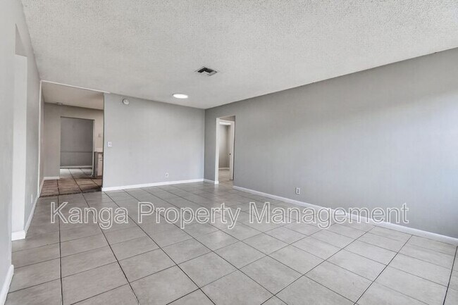 Foto del edificio - 1037 W 28th St