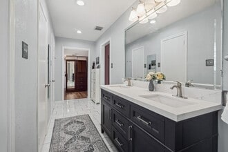 Building Photo - 5003 Mockingbird Ln